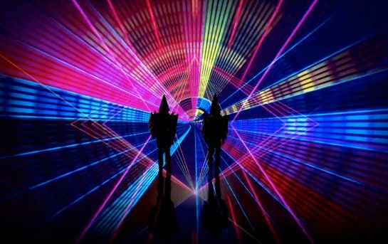 Luces y mucho baile en el nuevo video de Pet Shop Boys
