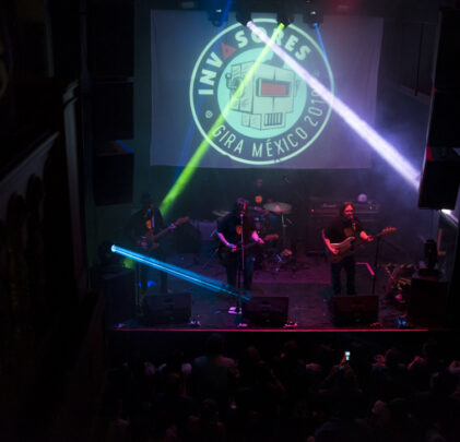 Niña en el Foro Indie Rocks!