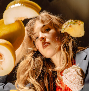 “The Ball”, lo nuevo de Ora The Molecule