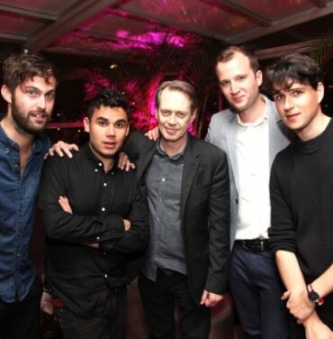 Escucha dos temas nuevos de Vampire Weekend