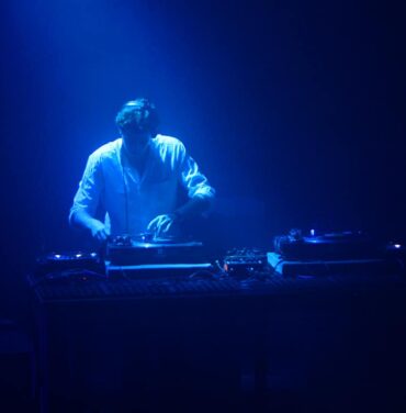 Jamie xx en el aniversario 9 de Sicario