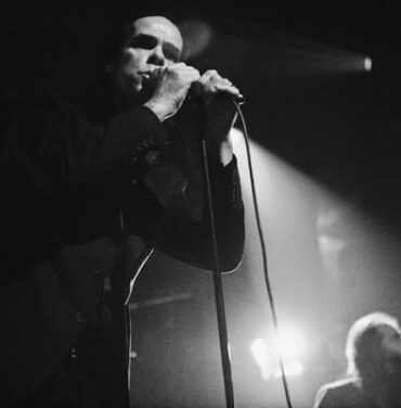 Nick Cave & The Bad Seeds acompañados por un coro de niños