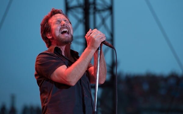 Pearl Jam estrena dos canciones en vivo