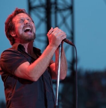 Pearl Jam estrena dos canciones en vivo