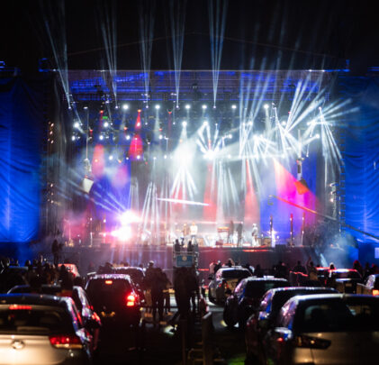 DLD, Los Claxons y Rebel Cats en auto concierto