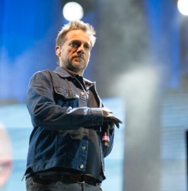 Los Fabulosos Cadillacs y sus amigos tocando para vos