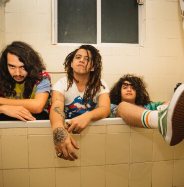 The Froys estrena video de “Stay Inside”