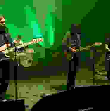 Arctic Monkeys presenta tema en vivo