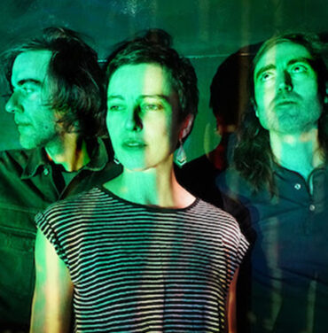 Escucha “I Might Have”, lo nuevo de A Place to Bury Strangers