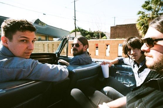 Arctic Monkeys debuta canción en vivo