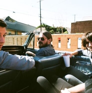 Arctic Monkeys debuta canción en vivo