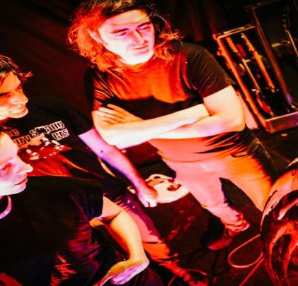 A Place To Bury Strangers estrena “Change Your God”