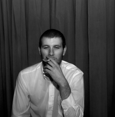 La historia detrás de la polémica portada de cigarrillo de Arctic Monkeys