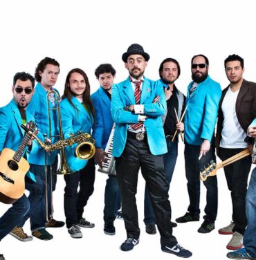 Saca tu lado romántico en el stream de Agrupación Cariño