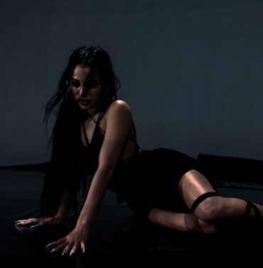 “éxtasis”, lo nuevo de Alaina Castillo