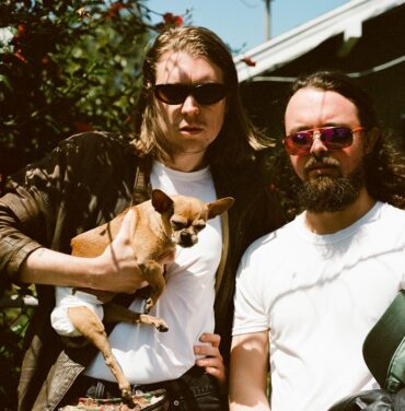 Checa el nuevo video de Alex Cameron