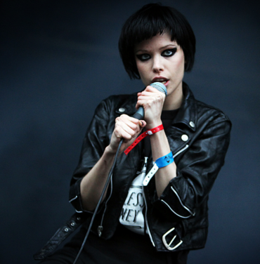 Alice Glass comparte el sencillo 