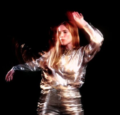 Anna Prior anuncia su EP debut, 'Almost Love'