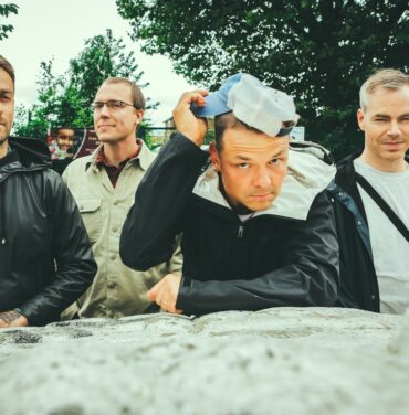 “Every Wave to Ever Rise”, lo nuevo de American Football