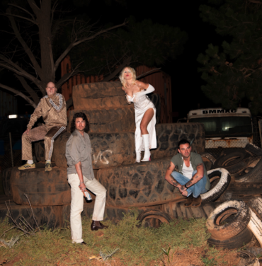 Amyl & The Sniffers regresa con “U Should Not Be Doing That”