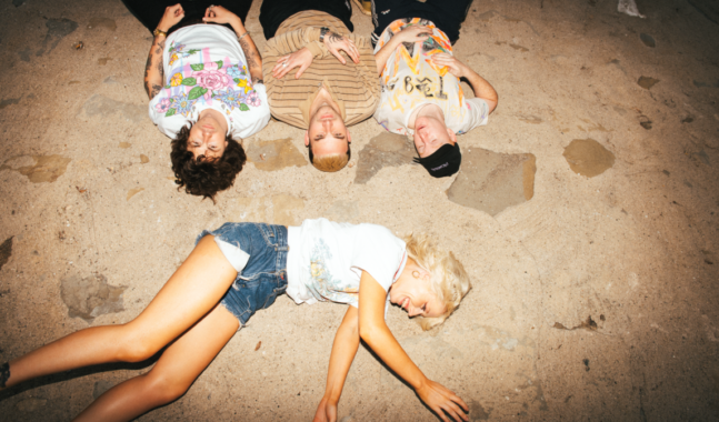 Amyl & The Sniffers anuncia álbum y estrena “Chewing Gum”