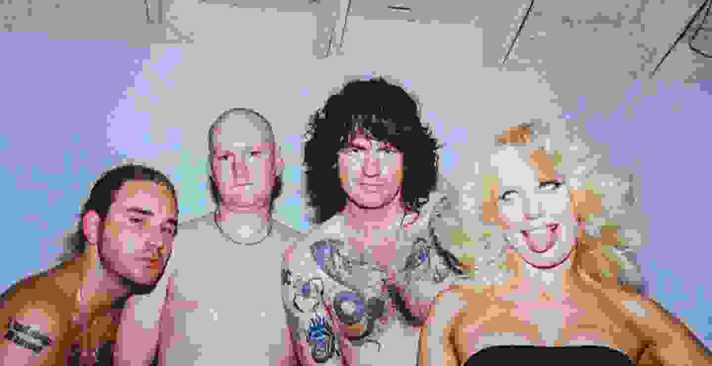 “Jerkin'”, el nuevo single de Amyl and The Sniffers