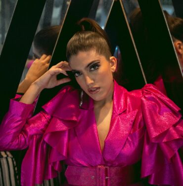 PREMIERE: Ana Rizo estrena el video para “Déjate Llevar”