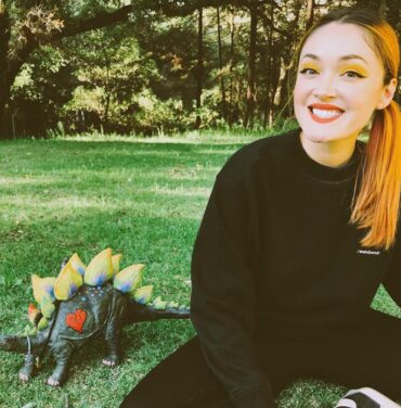 Andrea Franz comparte una nueva versión de “Worst Curse”