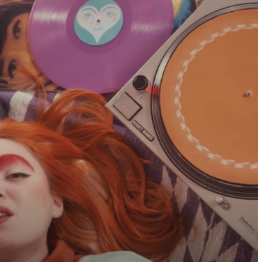 Andrea Franz comparte el video para su tema “Disculpa”