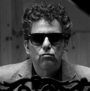 Gana pases para Andrés Calamaro