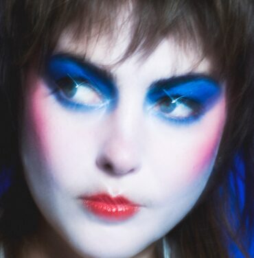 Angel Olsen presenta versión psicodélica de “Safety Dance”