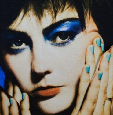 Angel Olsen versiona “Eyes Without a Face” de Billy Idol