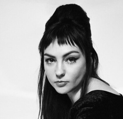 Angel Olsen estrena “Time Bandits” a través de Instagram