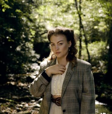 Angel Olsen estrena “Through the Fires”