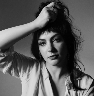 Angel Olsen estrenará el box set 'Song of the Lark and Other Far Memories'