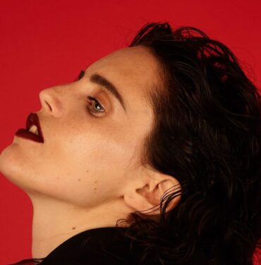 Anna Calvi estrena “Eden” con Charlotte Gainsbourg