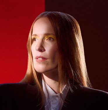 Anna Prior de Metronomy estrena “Tech Não”