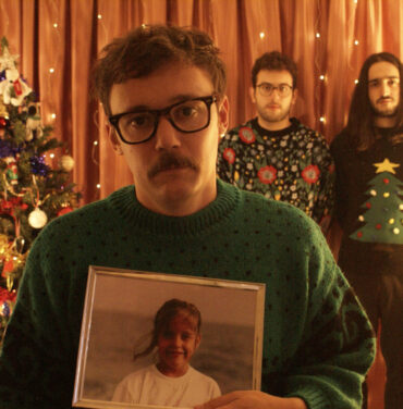 PREMIERE FARO: Apartamentos Acapulco estrena video para “Alguien Normal”