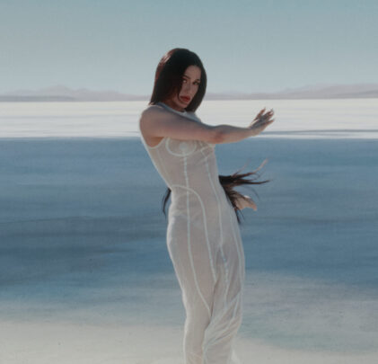 Arca sorprende con su nuevo single doble