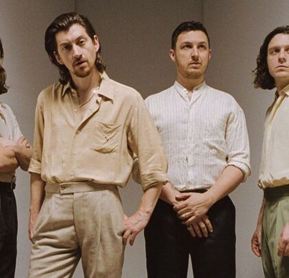 Arctic Monkeys lanza fotolibro del 'Tranquility Base Hotel & Casino'