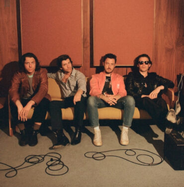 Una pareja se compromete durante concierto de Arctic Monkeys