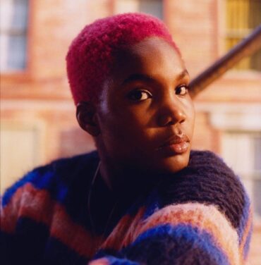 Arlo Parks estrena su sencillo “Softly”