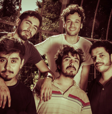 SOLD OUT: Ases Falsos se presentará en el Foro Indie Rocks!