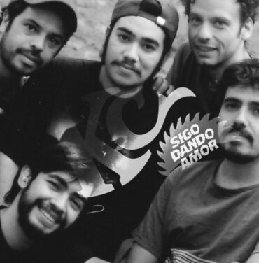 Escucha “Sigo dando amor”, lo nuevo de Ases Falsos