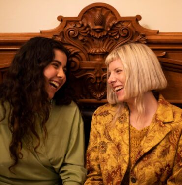 AURORA y Silvana Estrada presentan versión en vivo de “Cure For Me”