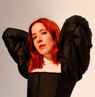 “I Am Not Waiting”, el nuevo video de Austra