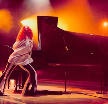 Austra desde el Roy Thomson Hall
