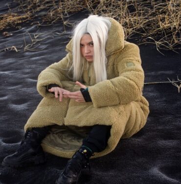 Baby Volcano introspecciona la nostalgia con “Olor a fogata”