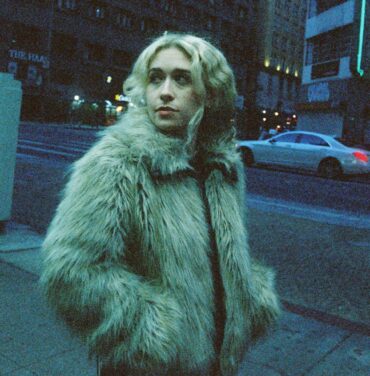 Blondshell anuncia disco y estrena “T&A”