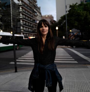 Barbarita Palacios le canta a la liberación femenina en “Cumbia Piba”